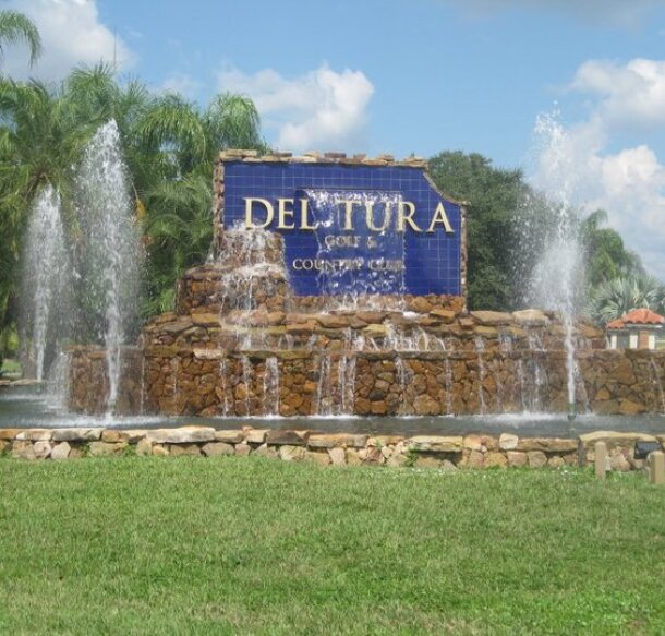 Deltura Golf Club fountain entrance